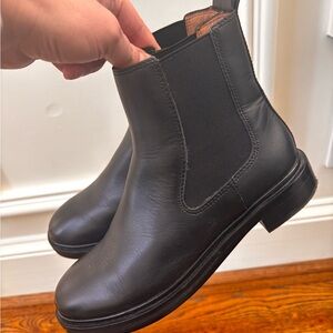 Madewell Black Leather chelsea  Ankle Boots